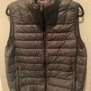 Men’s size S weather vest UEC